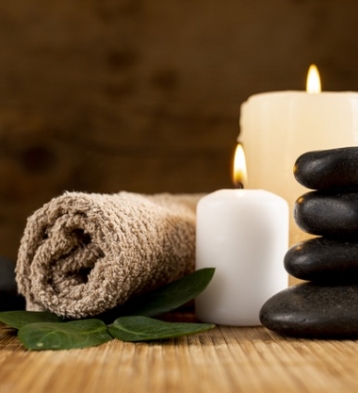 spa-arrangement-with-candles-towel_23-2148290943.jpg